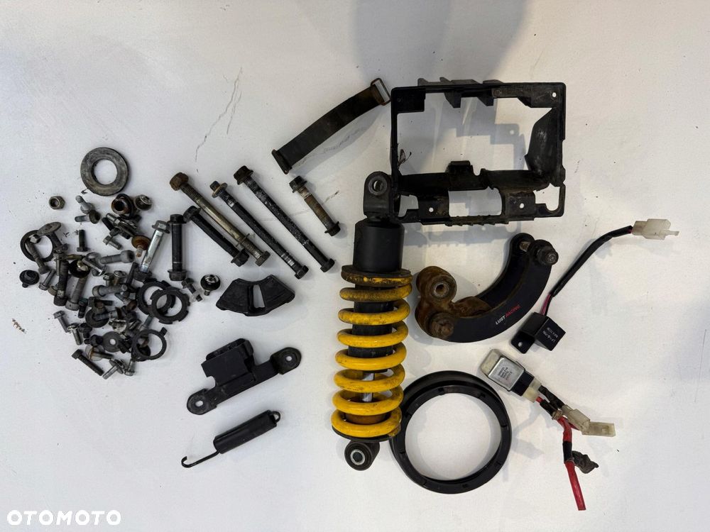 ZESTAW ŚRUB ŚRUBA ŚRUBY Yamaha YZF R125 125 amortyzator przekaznik CZĘŚCI - 3