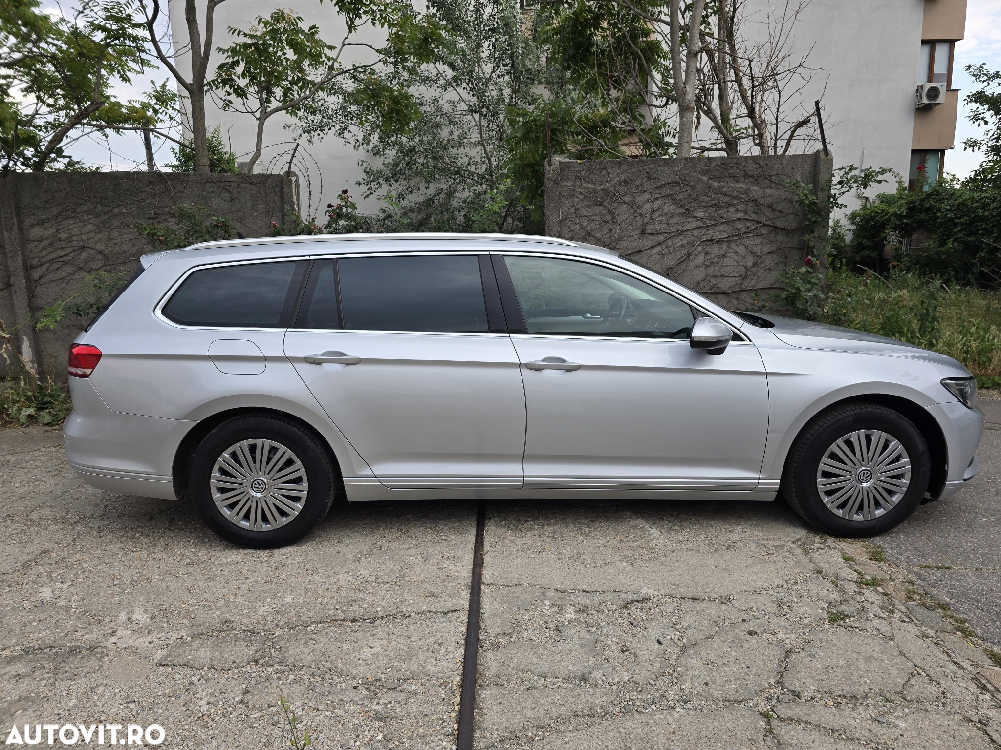 Volkswagen Passat Variant 2.0 TDI DSG Highline - 19