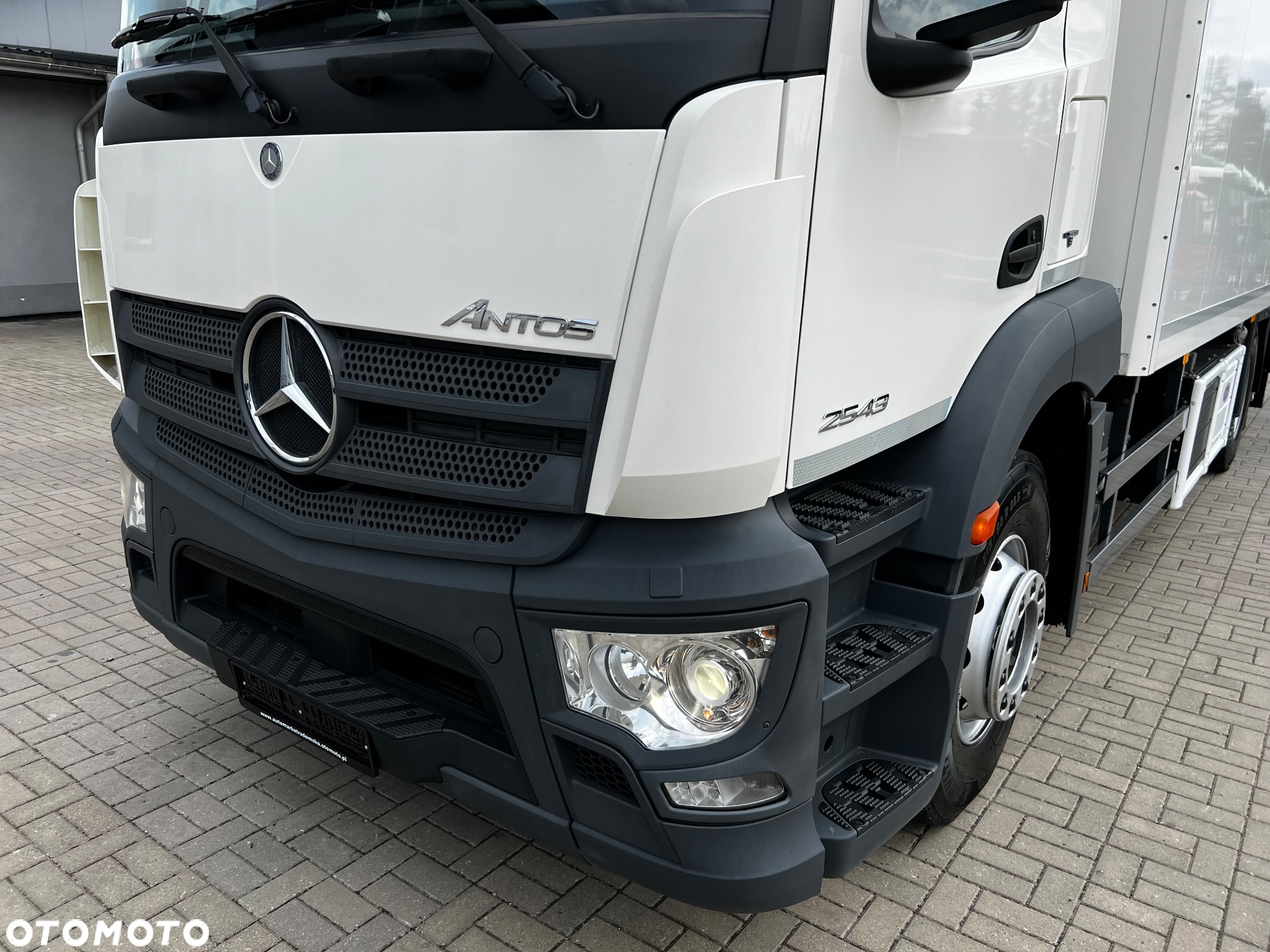 Mercedes-Benz - 18