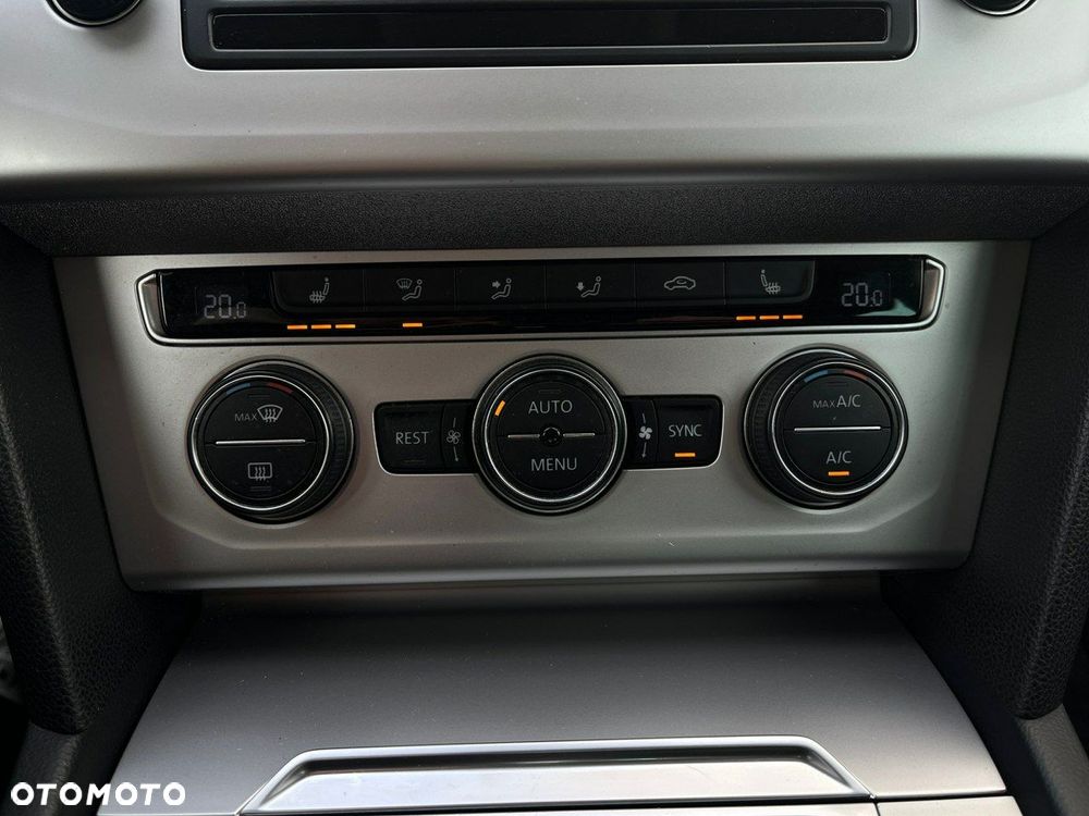 Volkswagen Passat - 21