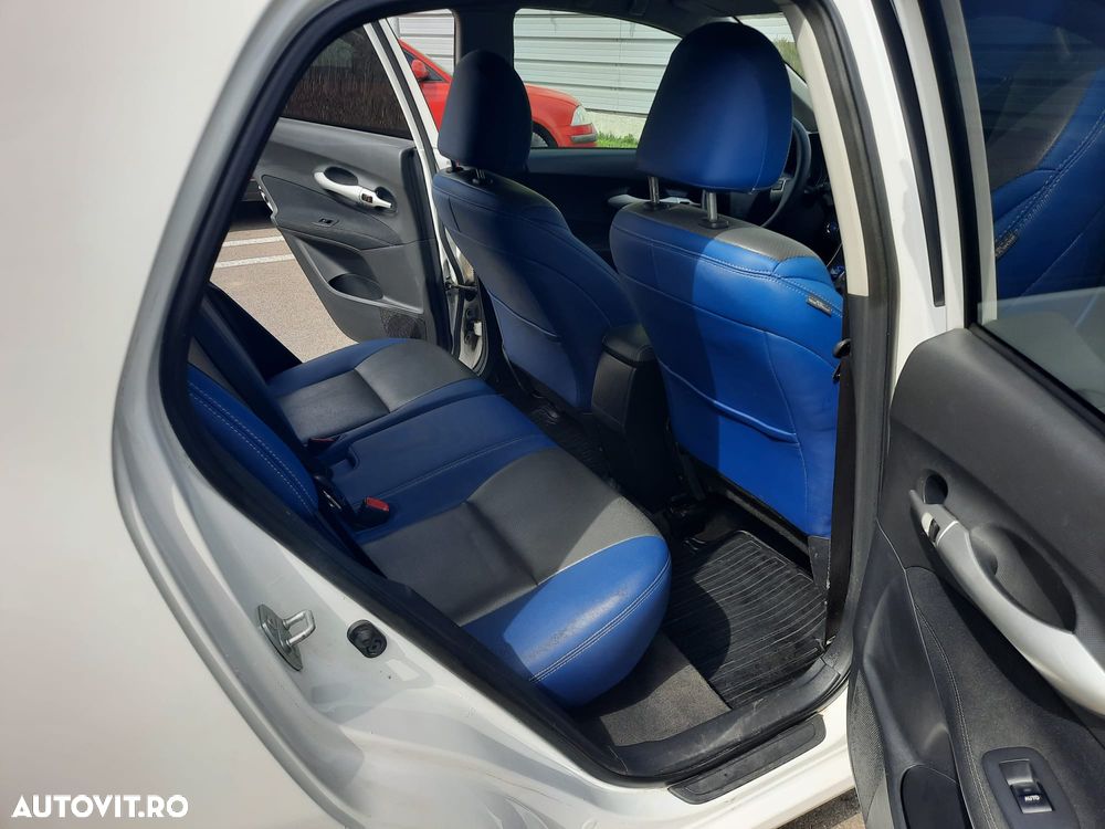 Toyota Auris 1.8 L VVT-i Luna - 19