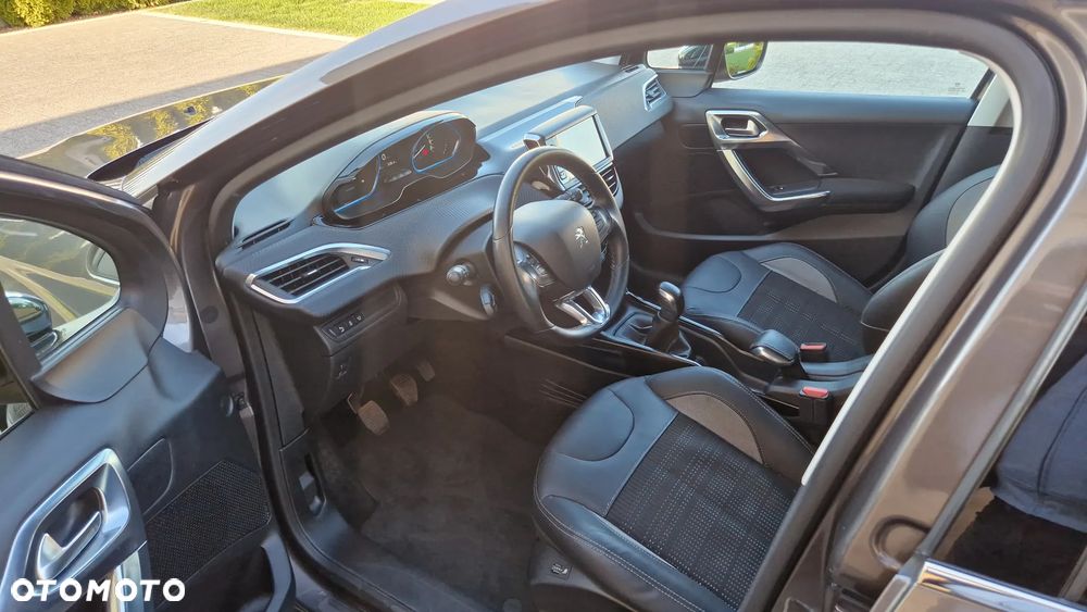 Peugeot 2008 1.6 BlueHDi Allure S&S - 9