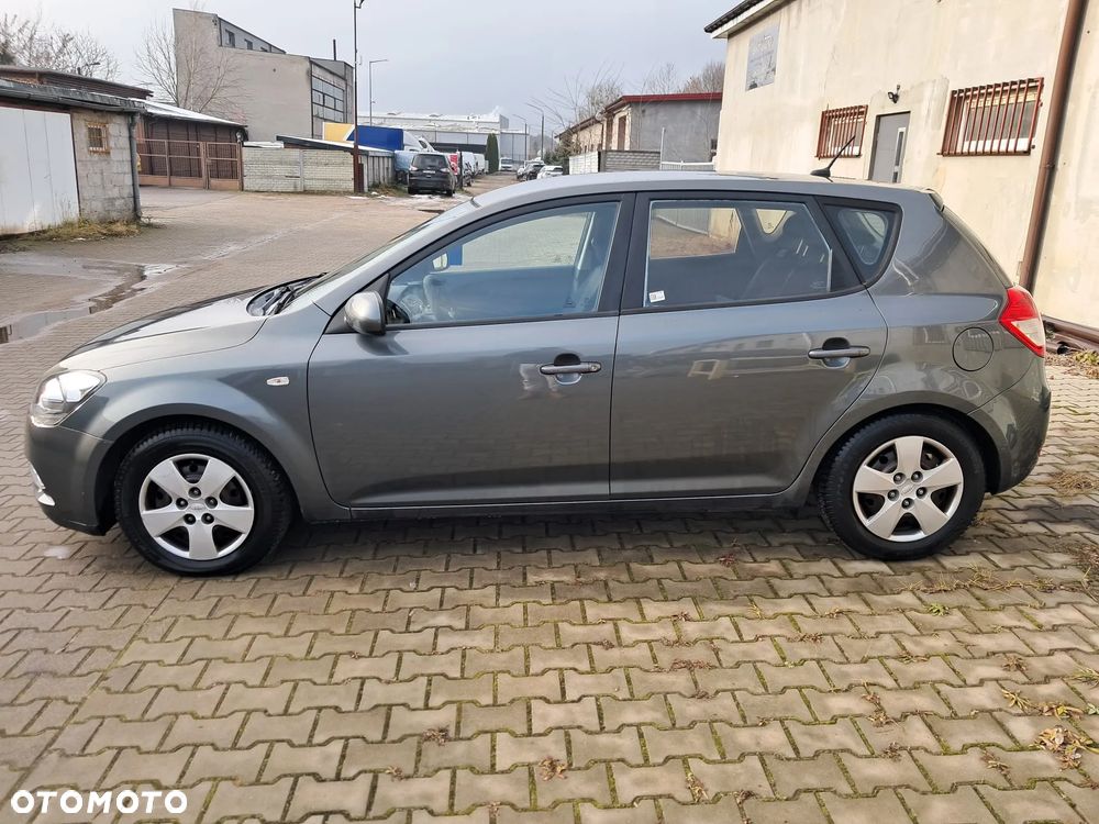 Kia Ceed 1.6 Crdi Comfort + - 4