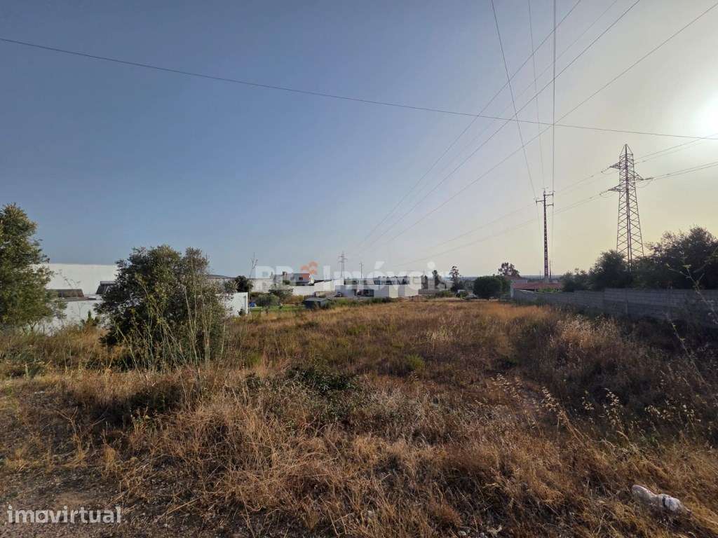 Terreno com 2.235 m² para construção de moradia na Atalaia - Grande imagem: 2/4