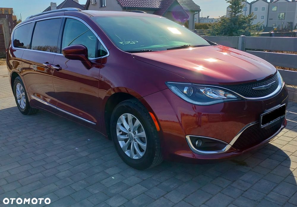 Chrysler Pacifica - 2