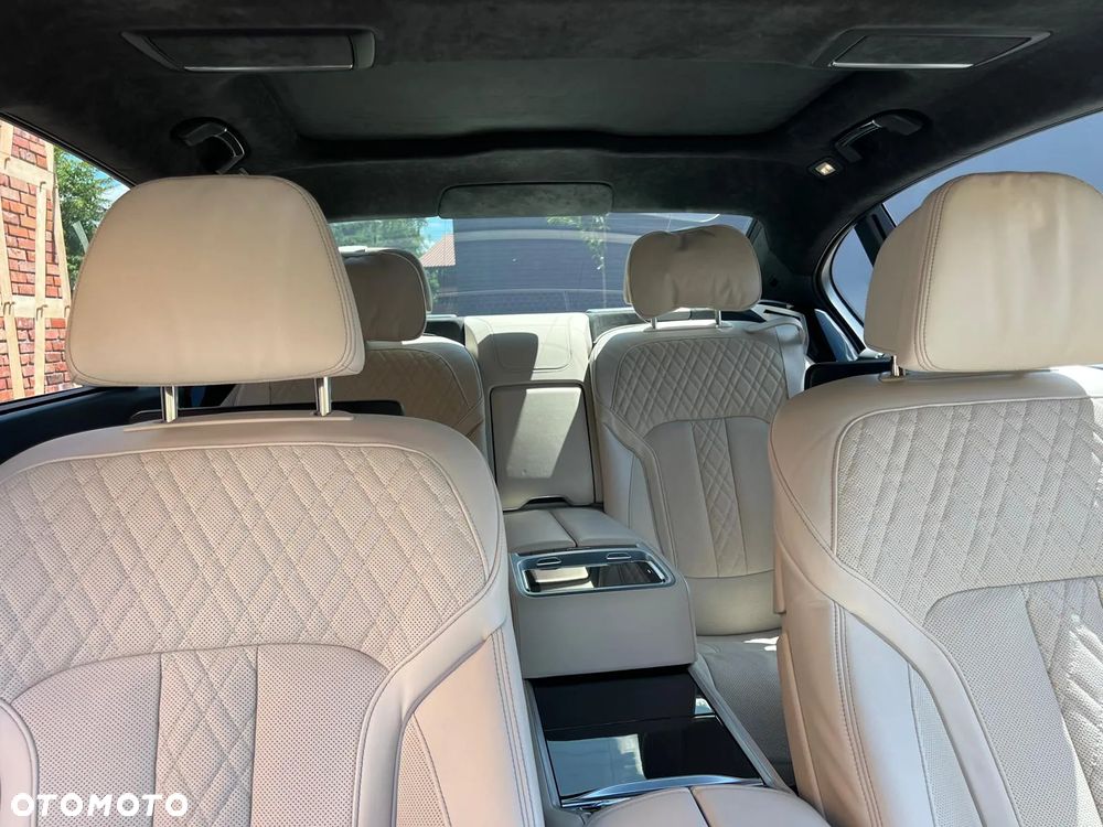 BMW Seria 7 M760Li xDrive - 23
