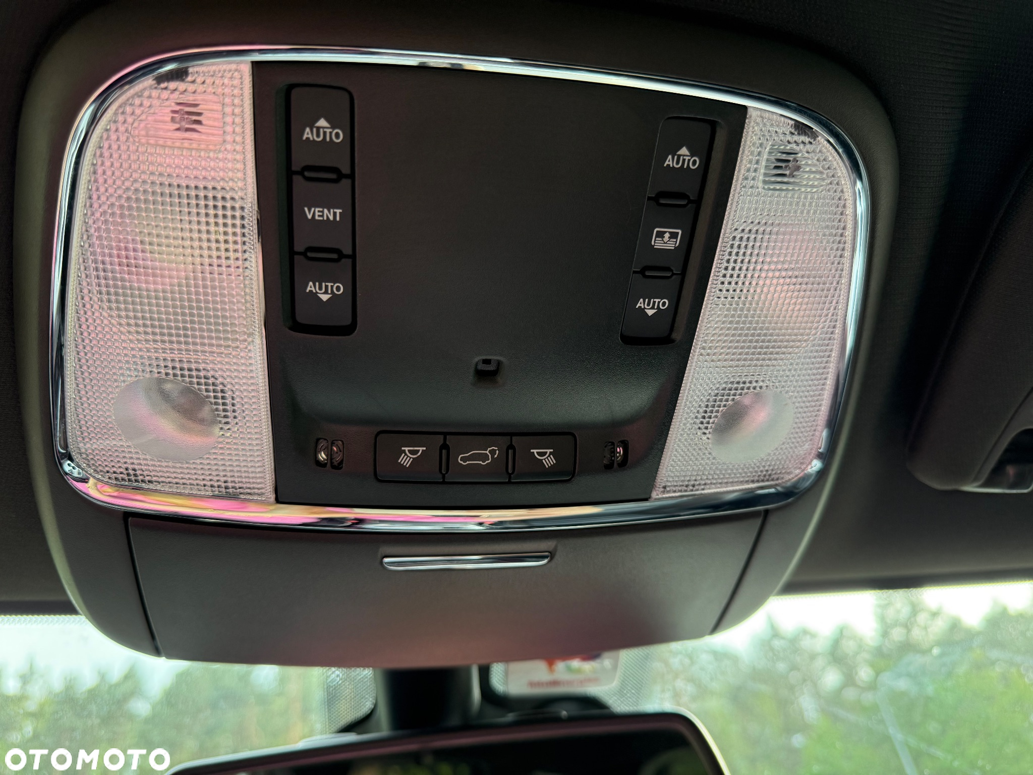 Jeep Grand Cherokee - 28