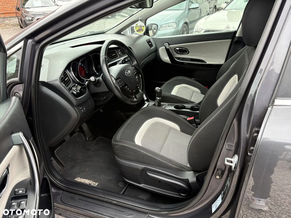 Kia Ceed 1.6 CRDi 128 Spirit - 10