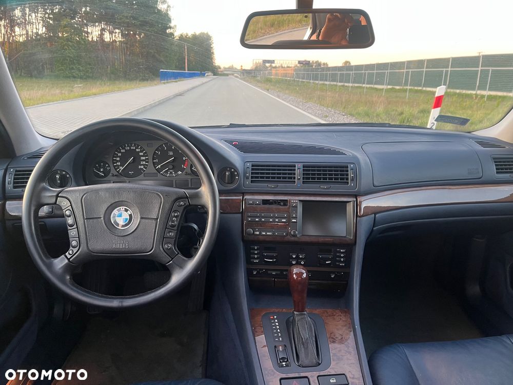 BMW Seria 7 740i V8 - 13