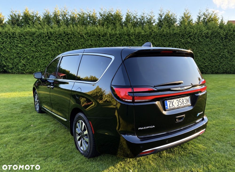 Chrysler Pacifica - 4
