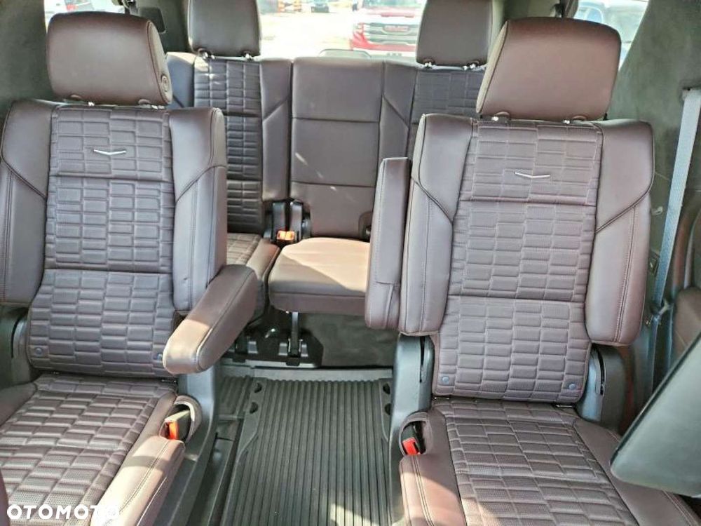 Cadillac Escalade - 12