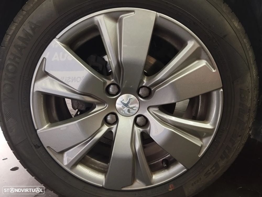 Peugeot 2008 1.2 PureTech Style - 9