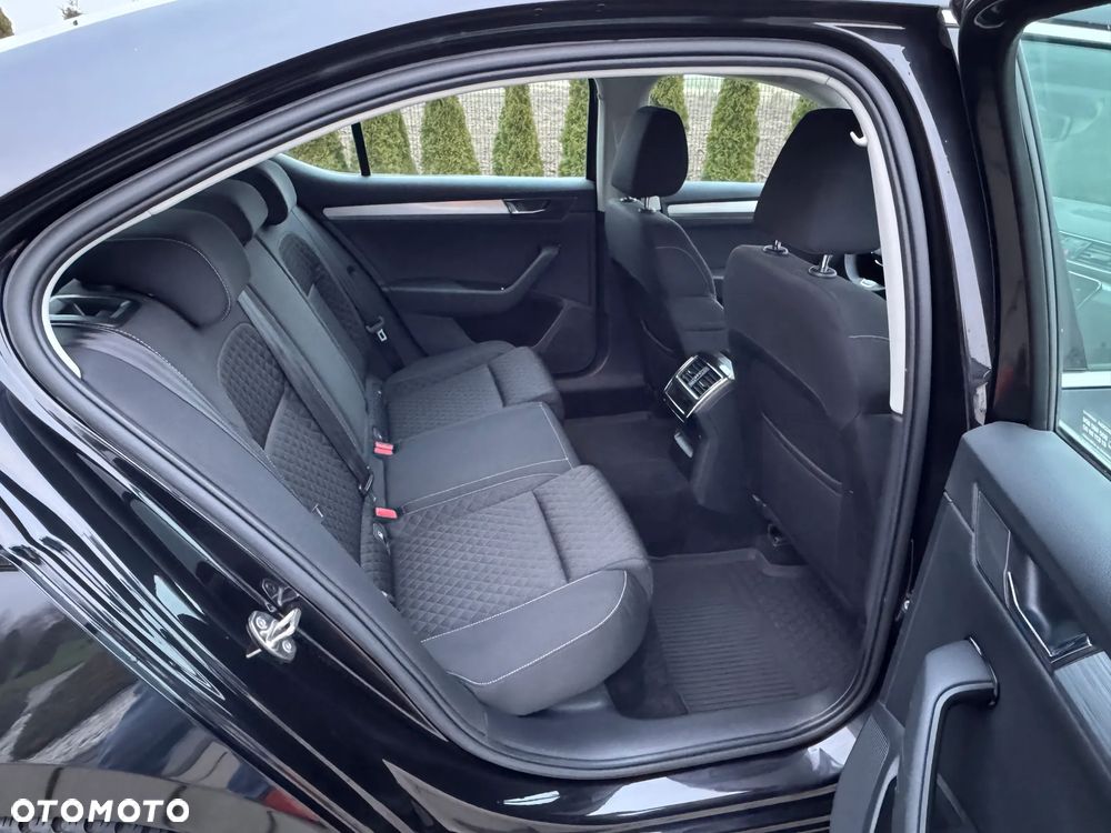 Skoda Superb 2.0 TDI Ambition DSG - 32