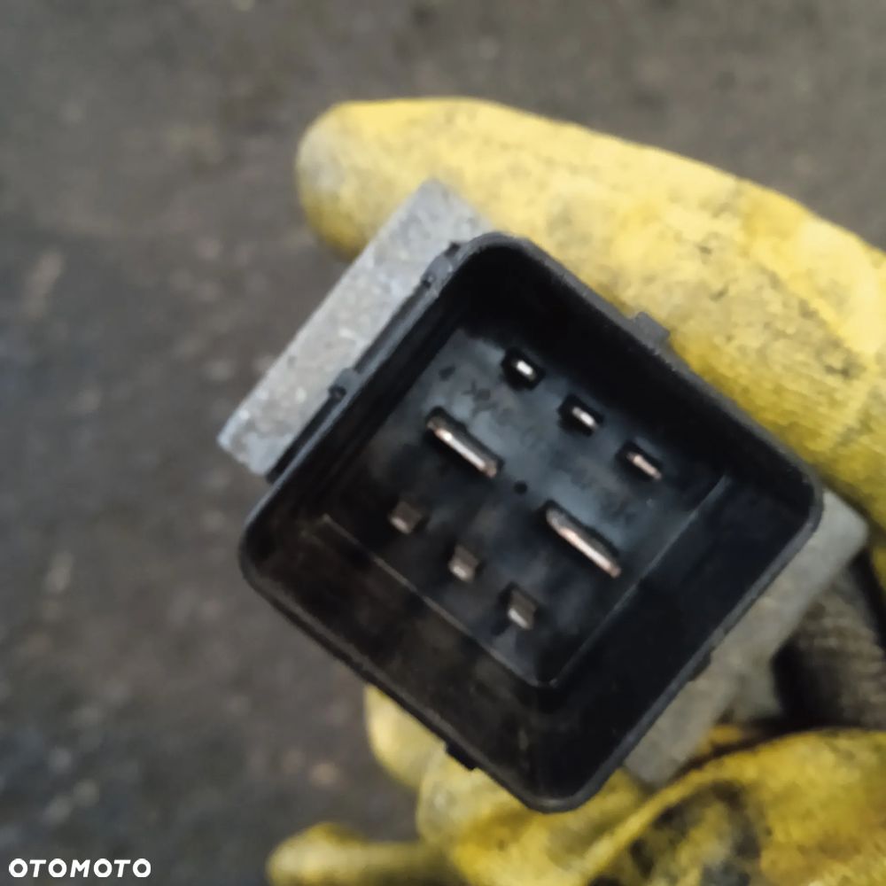 Przekaźnik świec żarowych 110678071R - 2