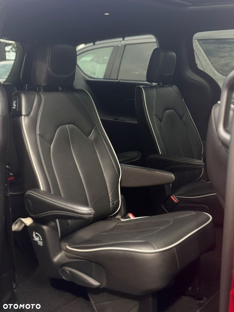 Chrysler Pacifica - 30