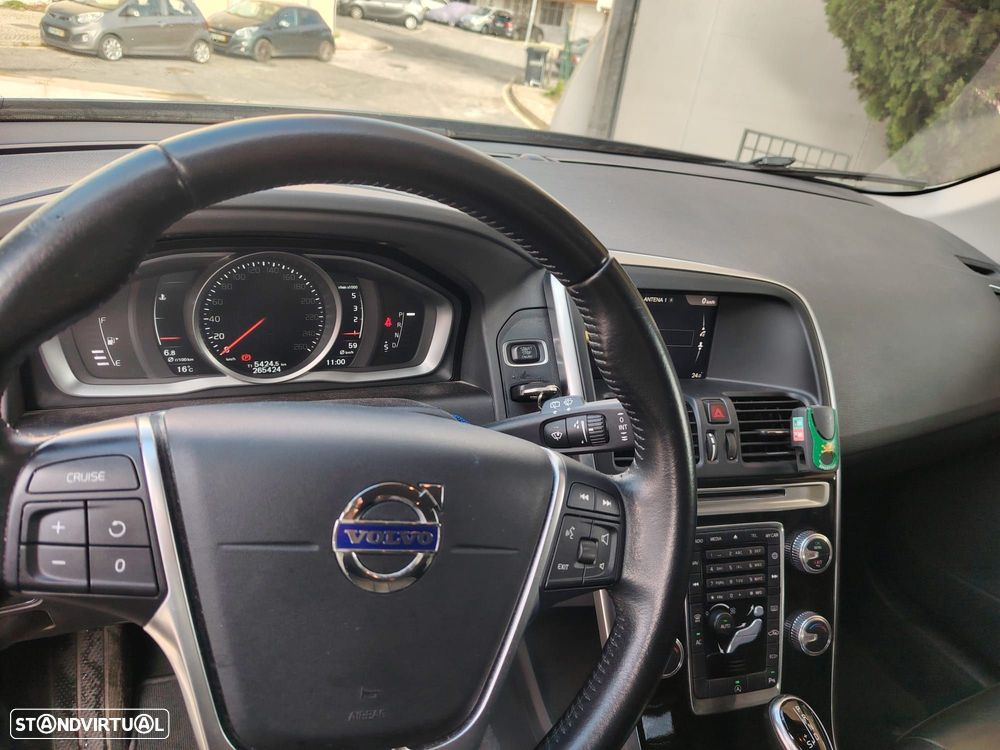 Volvo XC 60 2.0 D4 Momentum Geartronic - 3