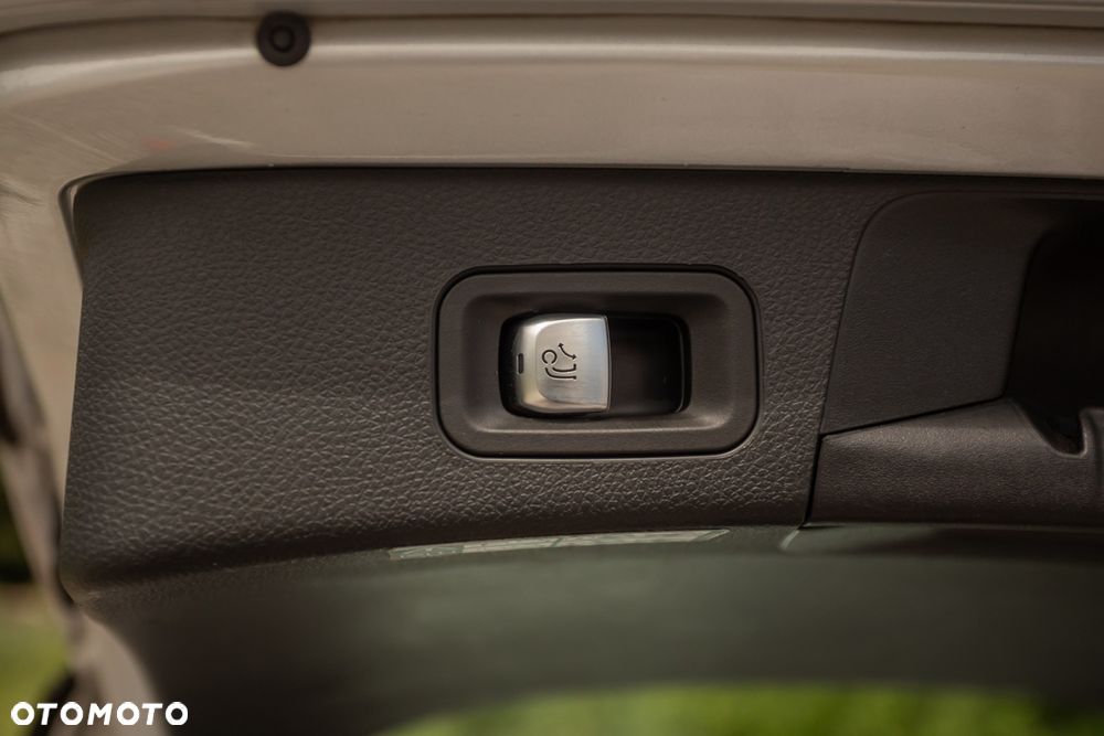 Mercedes-Benz Klasa C 200 d 7G-TRONIC - 38