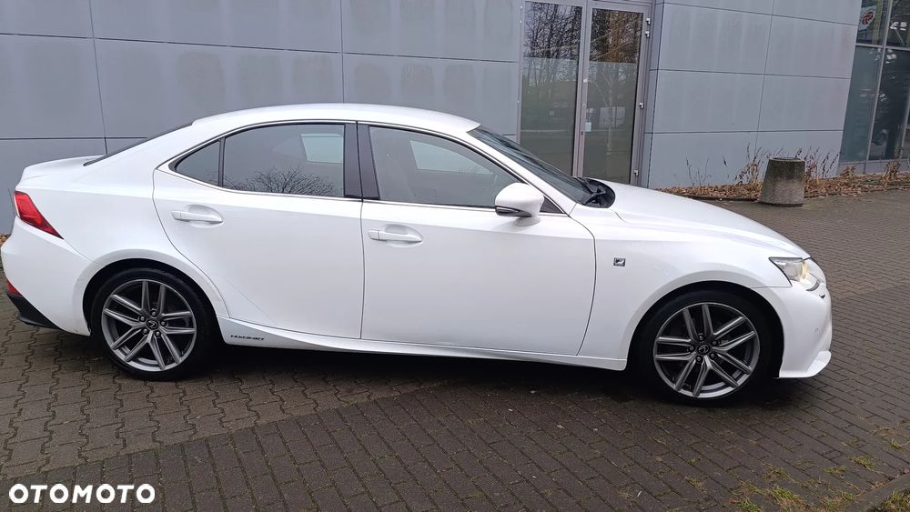 Lexus IS 300h F Sport - 13