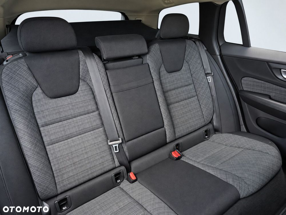 Volvo V60 B3 B Momentum Core - 27