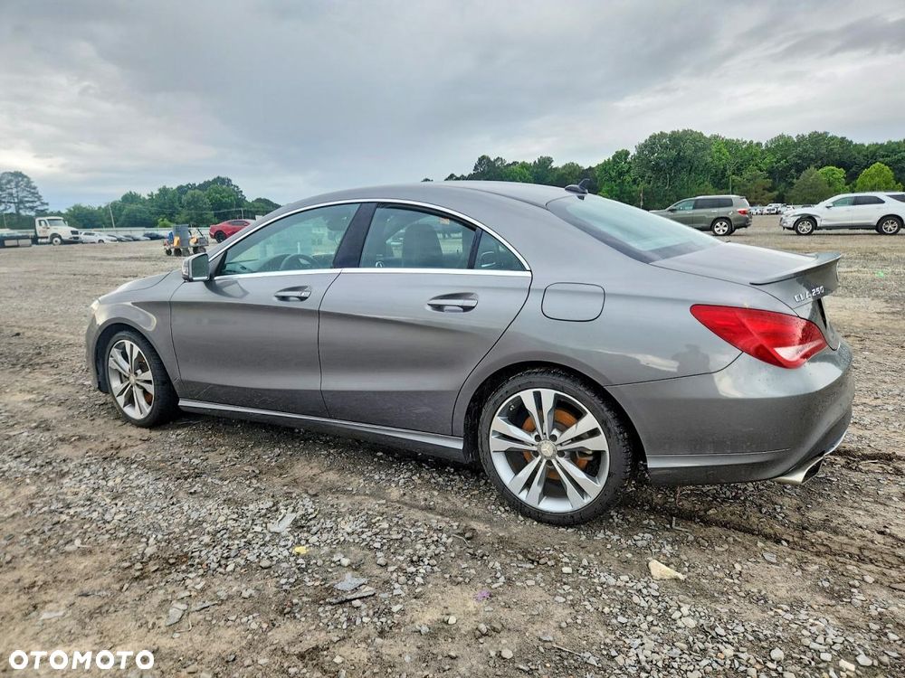 Mercedes-Benz CLA 250 4Matic 7G-DCT - 3