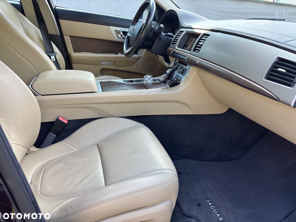 Jaguar XF 2.2 - 14