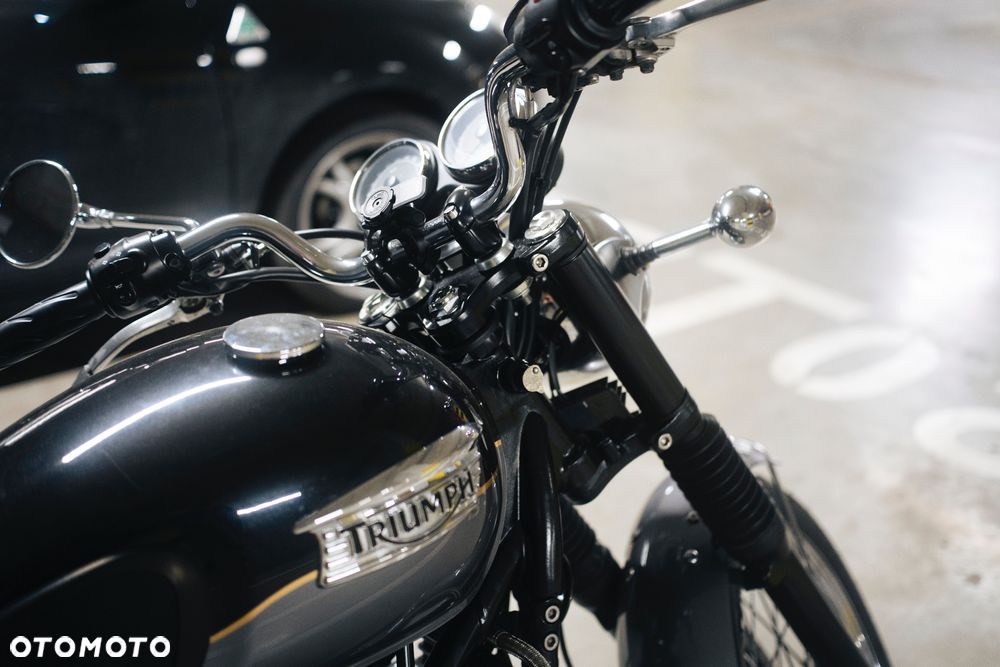 Triumph Bonneville - 8