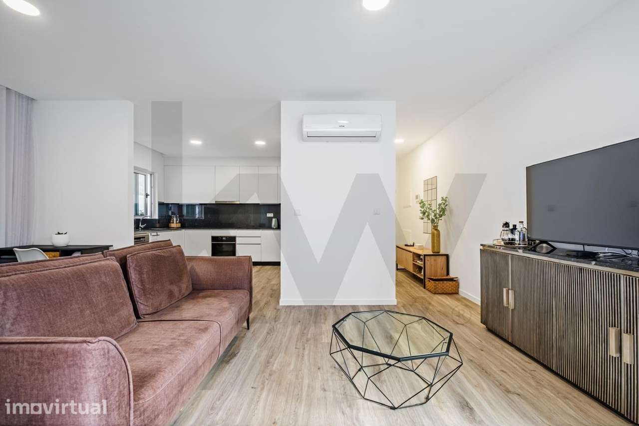 ✨ T1+1 PREMIUM | ANDAR EXCLUSIVO | 2 PÁTIOS | 2 WC | GARAGEM | MOBILAD - Grande imagem: 3/38