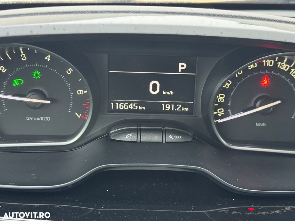 Peugeot 208 1.2 L PureTech Turbo S&S EAT6 Allure - 15