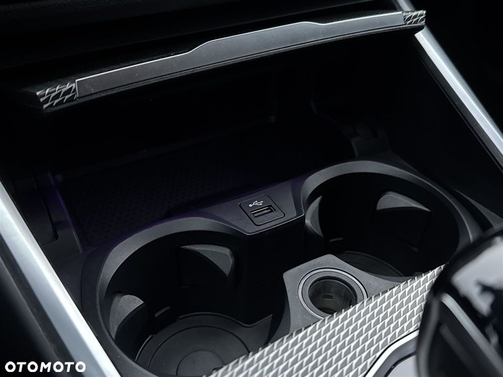 BMW Seria 3 318d - 14