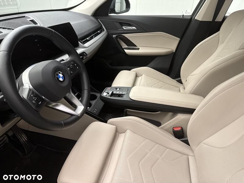 BMW X1 xDrive23d mHEV - 11