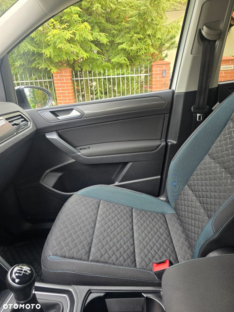 Volkswagen Touran 1.6 TDI SCR IQ.DRIVE - 22