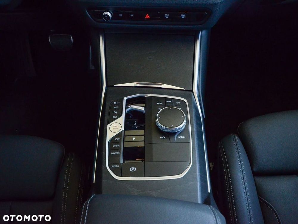 BMW Seria 3 330e xDrive M Sport sport - 36