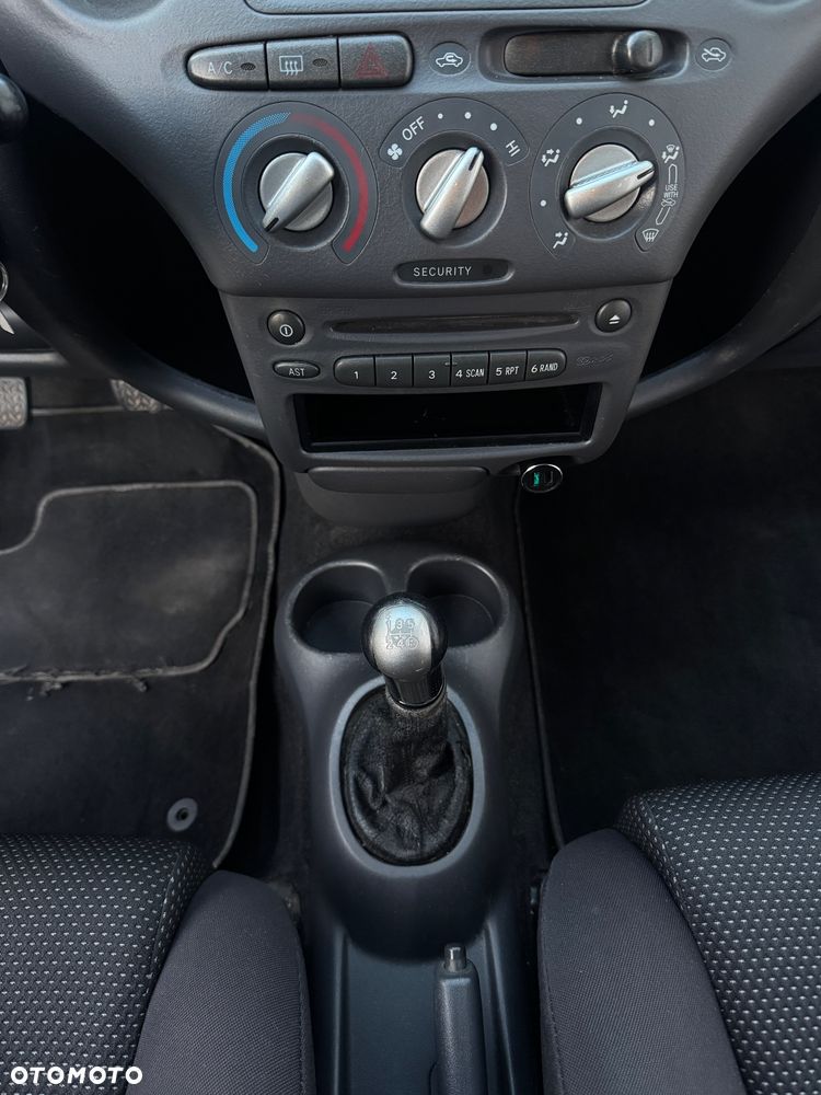 Toyota Yaris - 14