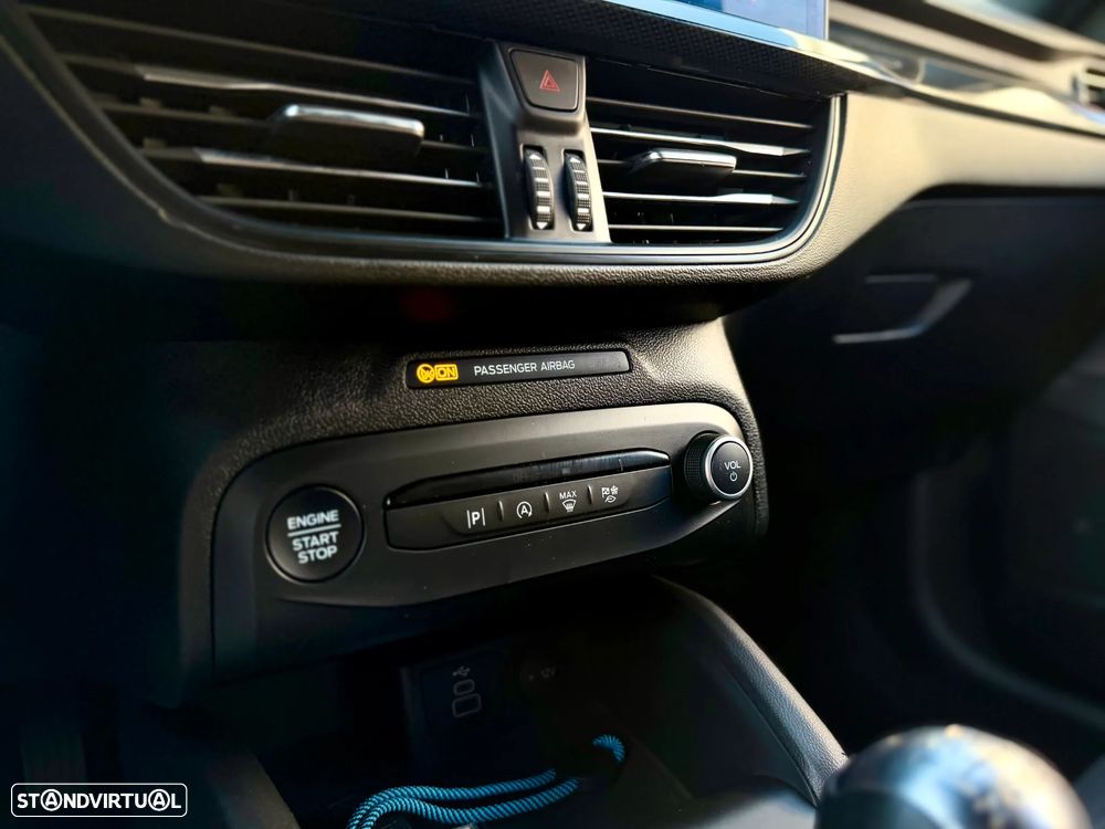 Ford Focus 1.0 EcoBoost MHEV ST-Line - 24