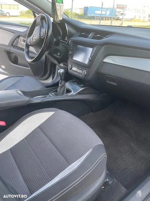 Toyota Avensis 1.8 Executive - 31
