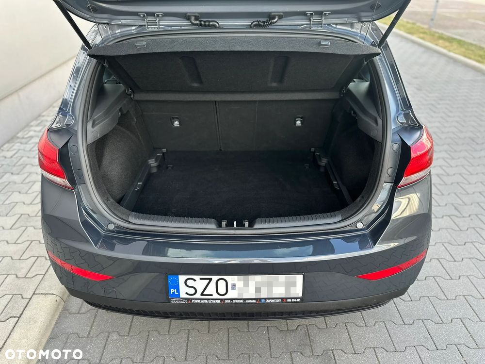 Hyundai i30 1.5 DPI Classic + - 13