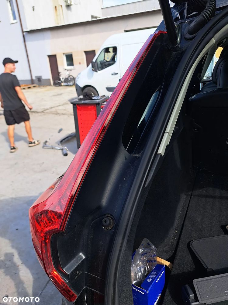 VOLVO XC60 II KLAPA BAGAŻNIKA KOD LAKIERU 019 - 21
