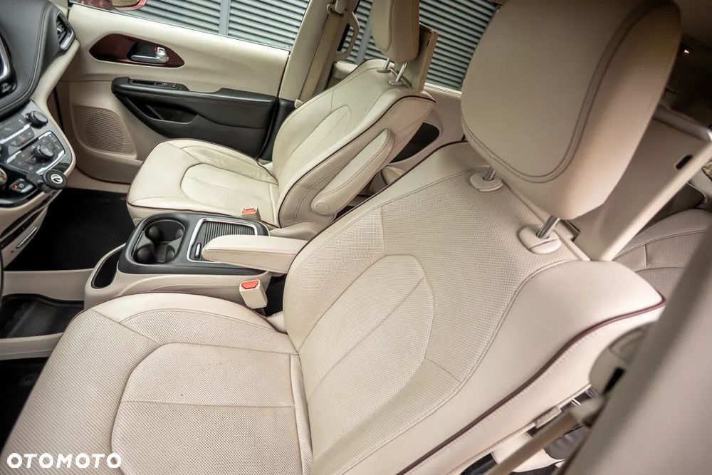 Chrysler Pacifica - 26