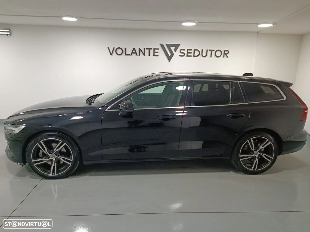 Volvo V60 2.0 B4 Plus Dark Auto - 3