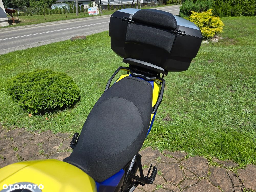 Suzuki V-STROM - 10