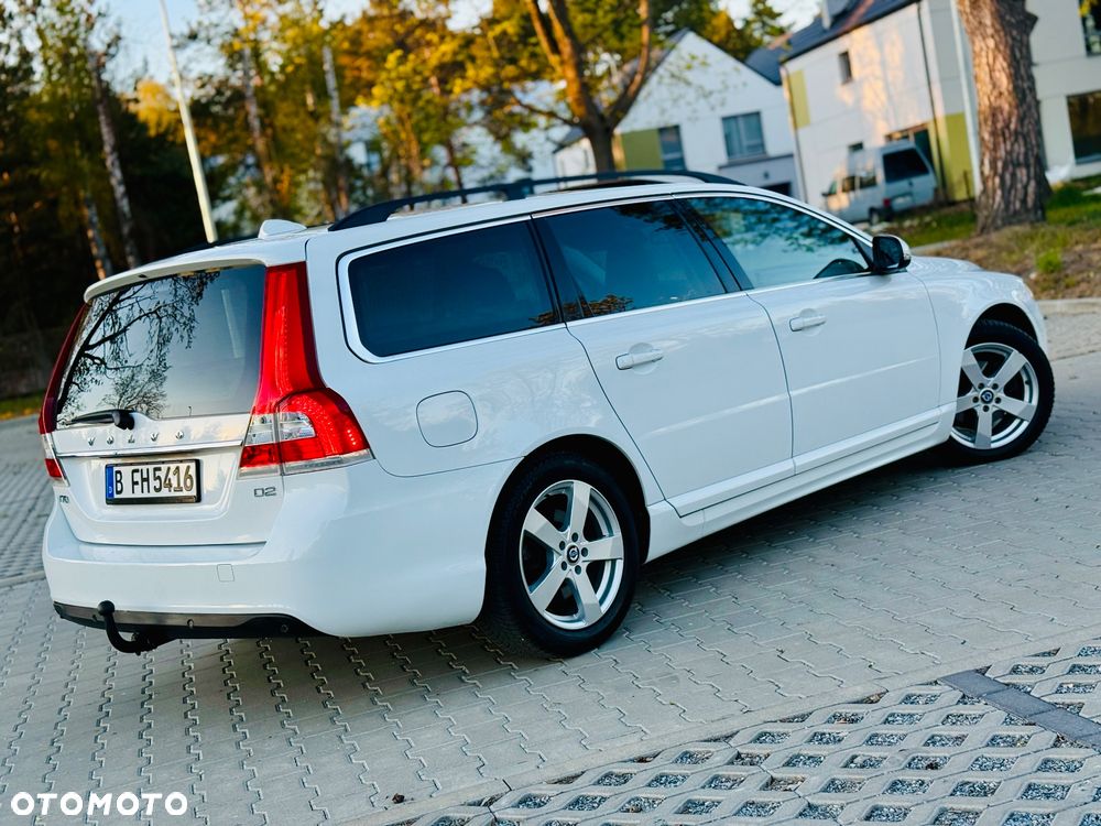 Volvo V70 D2 Momentum - 40