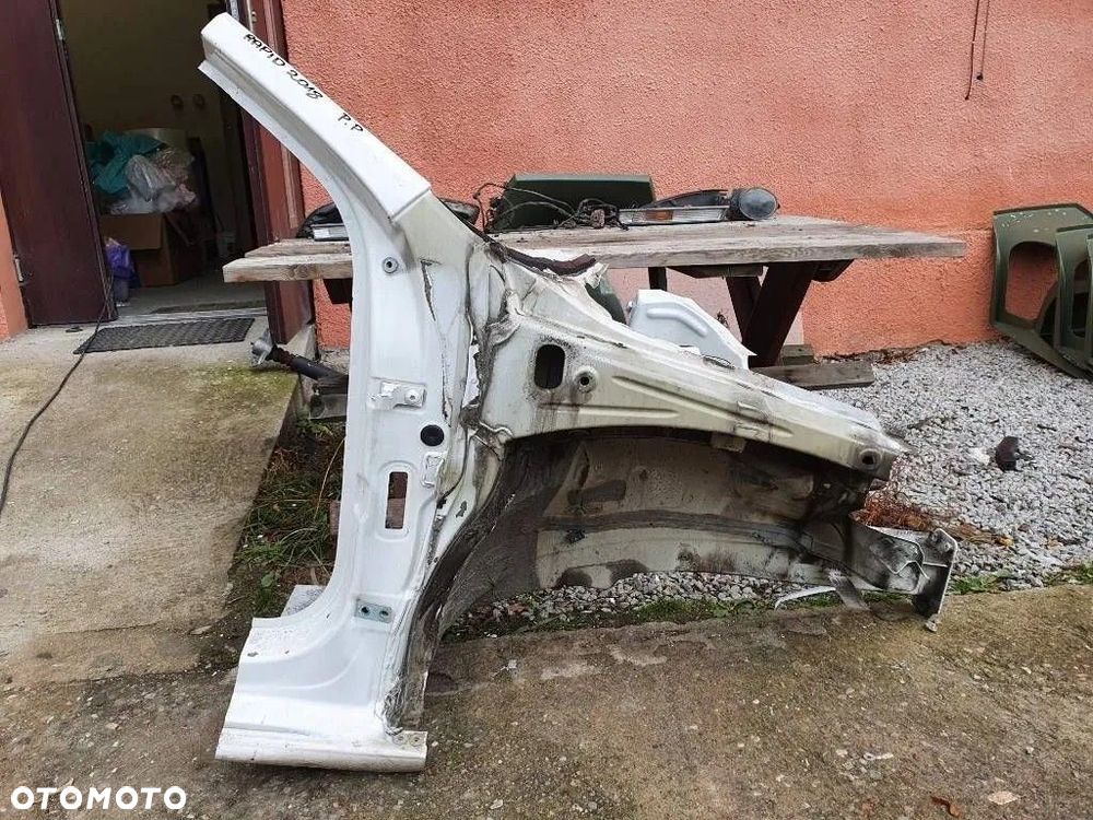 Skoda Rapid 2018 Przód prawa Ćwiartka przednia fartuch podłużnica - 1