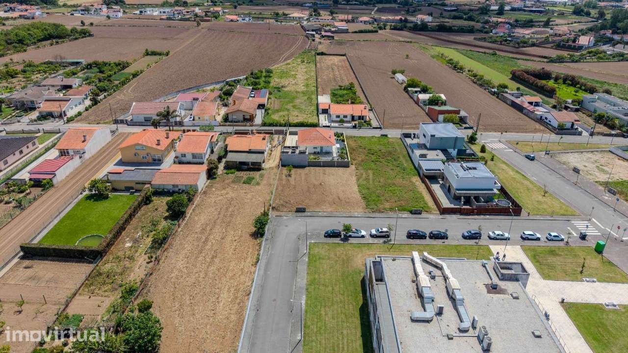 Oportunidade Única em Ovar: Espaço Versátil e Acessível - Grande imagem: 3/13