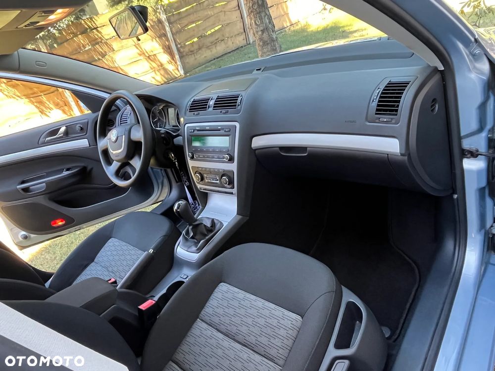 Skoda Octavia 1.6 Ambition - 32