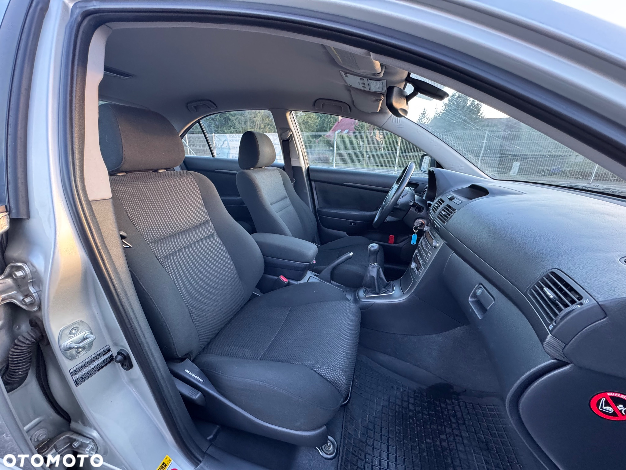 Toyota Avensis 1.8 VVT-i Sol - 15