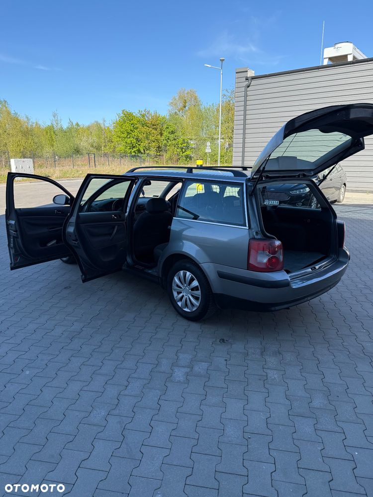 Volkswagen Passat 1.9 TDI Highline - 11