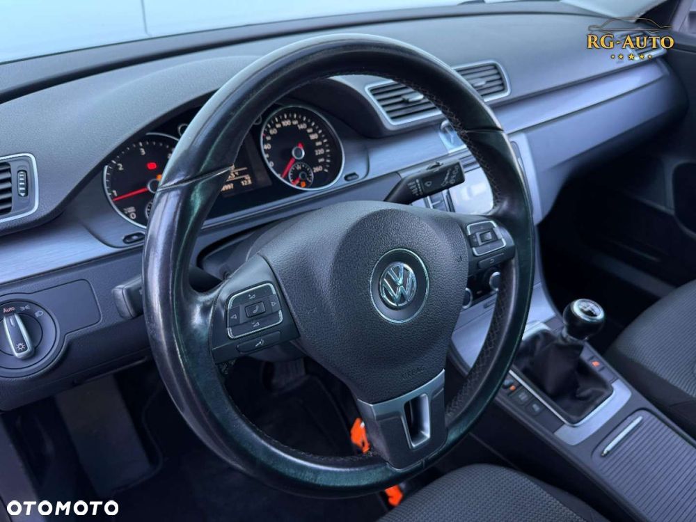 Volkswagen Passat - 35