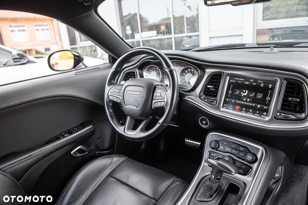 Dodge Challenger 6.4 Scat Pack - 32