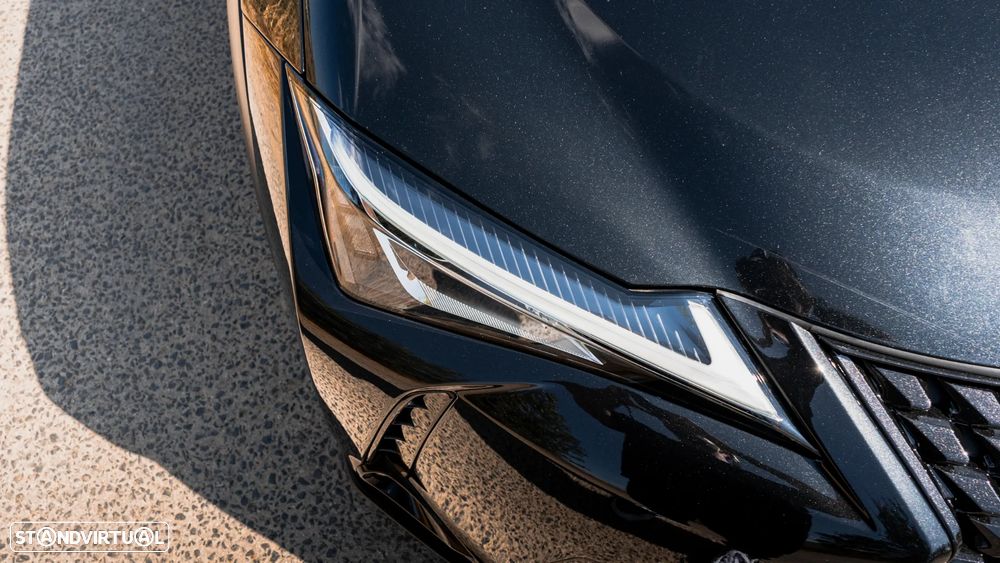 Lexus UX 250h Business - 28