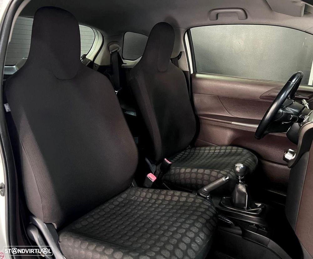 Toyota iQ 1.0 VVT-i 2 EP - 24